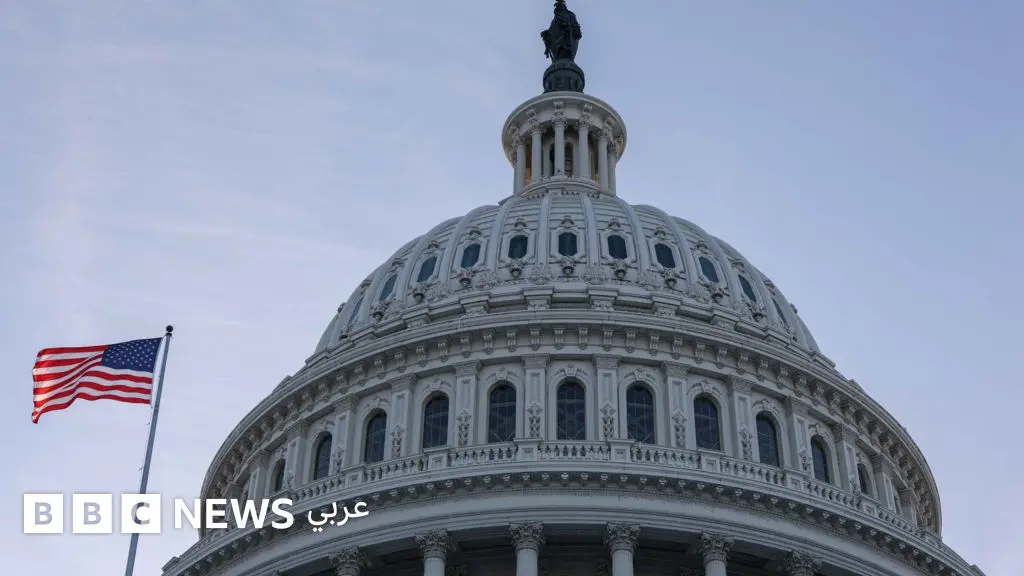 ما هو "قانون صلاحيات الحرب"، وهل يستطيع الكونغرس فعلاً تقييد ضربات ترامب ضد إيران؟ - BBC News عربي