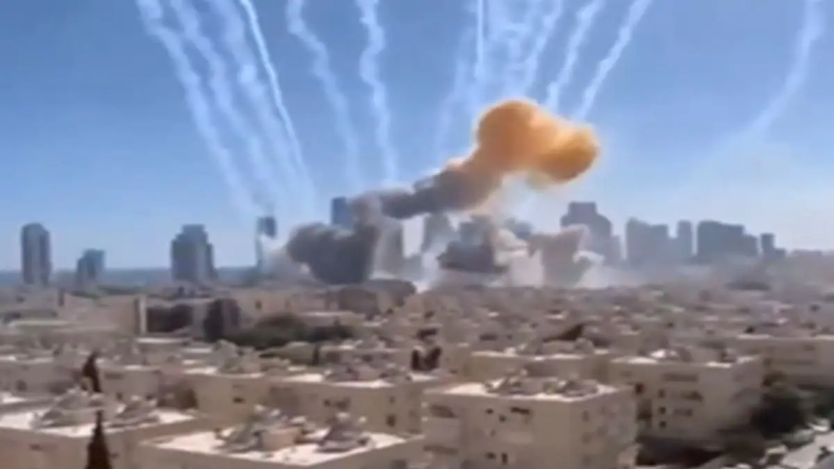 حقيقة الفيديو المتداول لـ"صاروخ إيراني عنقودي يضرب تل أبيب"