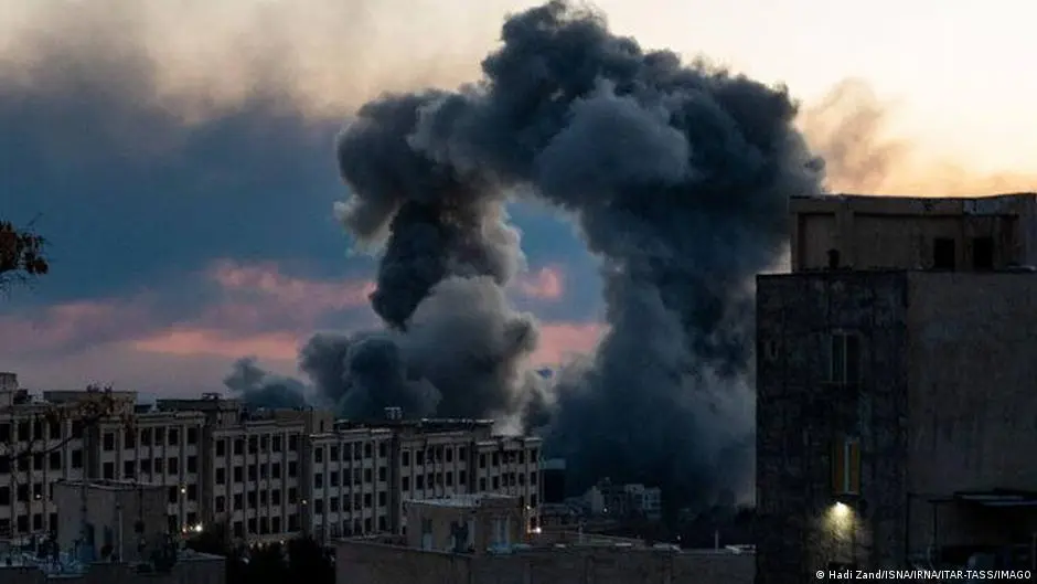 إسرائيل تقصف عشرات الأهداف في طهران وتهدد "خليفة" خامنئي