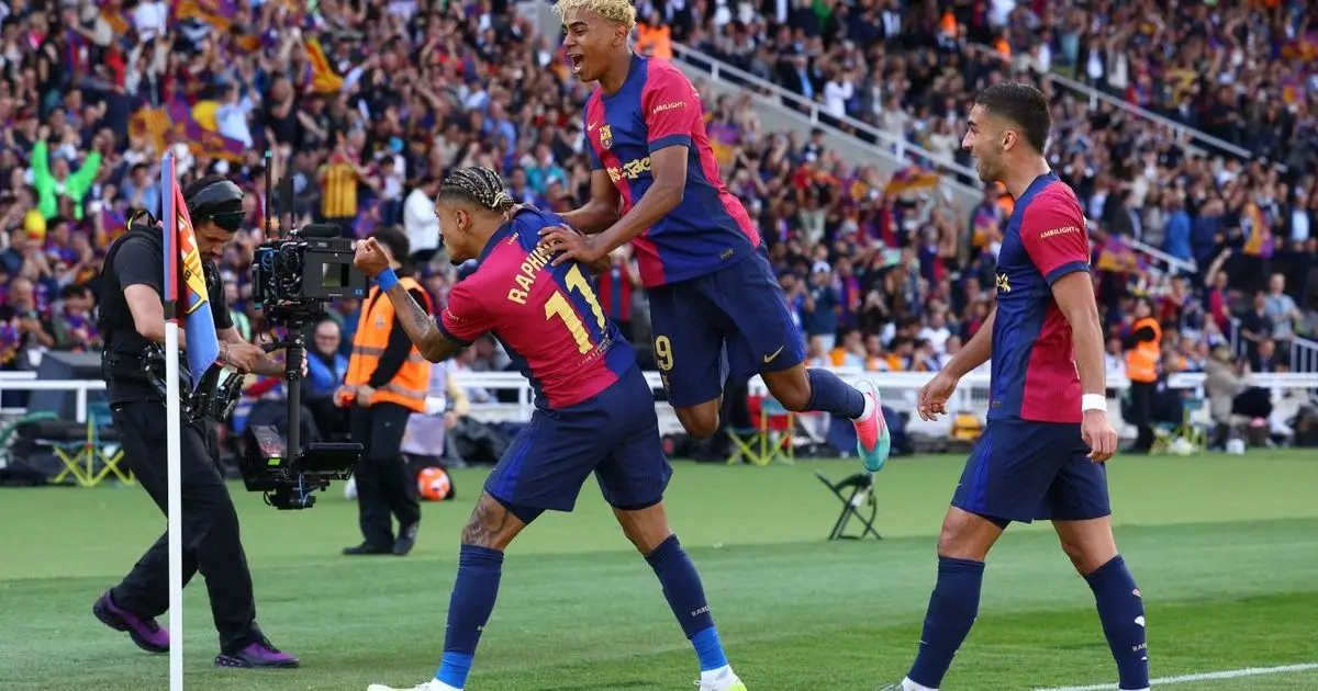 تشكيلة برشلونة الأساسية ضد أتلتيكو.. هجوم خماسي لتعويض الرباعية