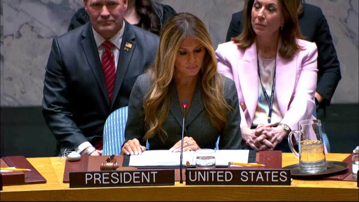 بعد أيام من قصف مدرسة فتيات بإيران.. ميلانيا تدعم "السلام عبر التعليم"