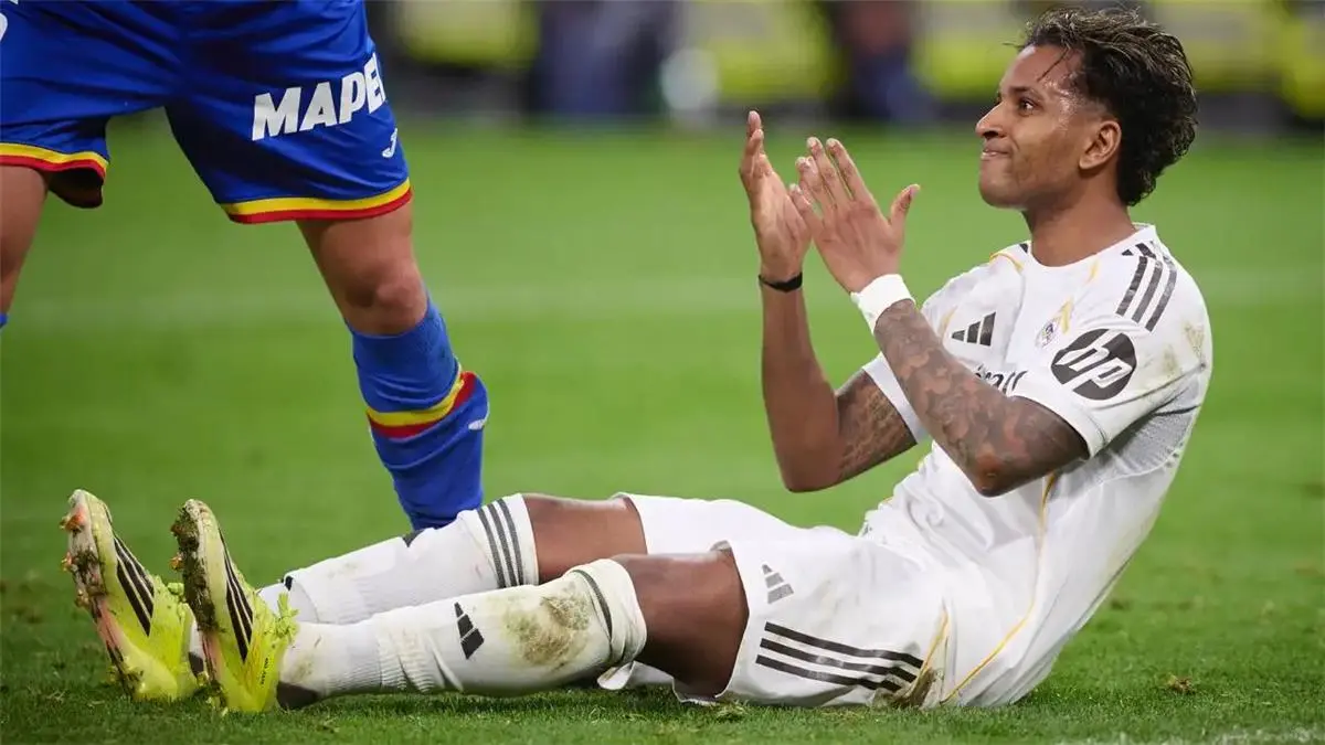 لحظة إصابة رودريجو في مباراة ريال مدريد وخيتافي.. وتصرف ضاعف الخطورة