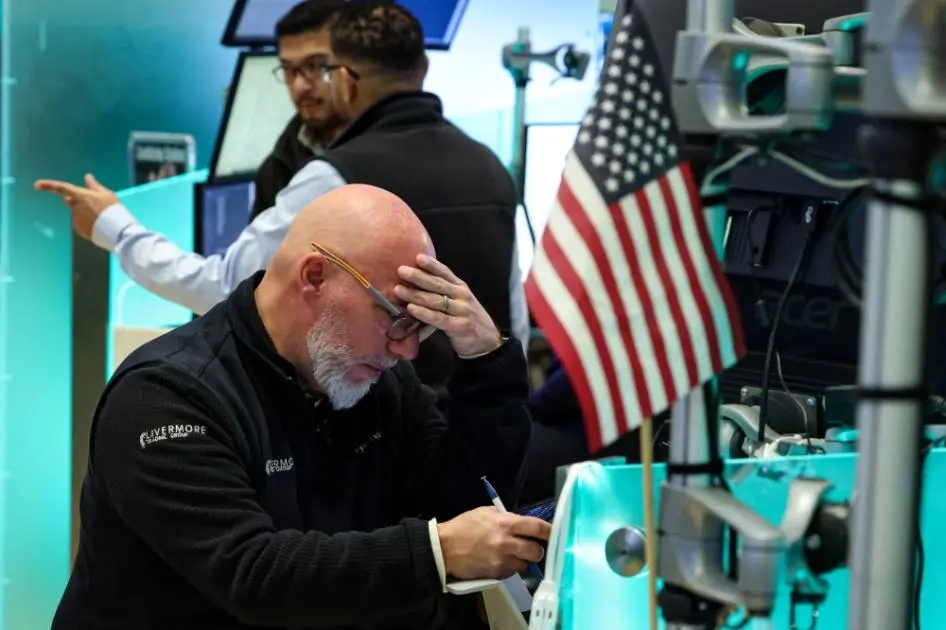 موجة بيع تهوي بالأسهم العالمية.. والنفط يقفز 4.7%