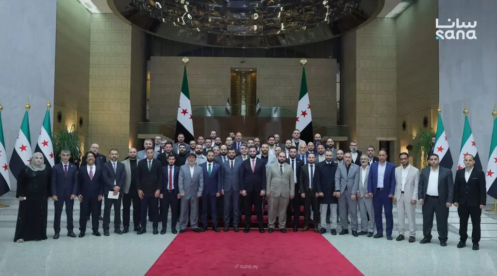 الرئيس الشرع يبحث مع إعلاميين ونشطاء دور الإعلام والمبادرات المجتمعية بتعزيز الوعي