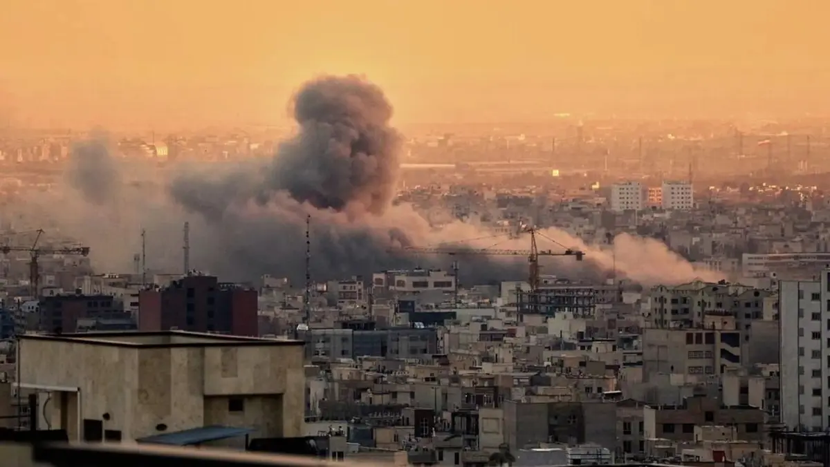 الجيش الإسرائيلي يعلن عن بدء موجة واسعة من الضربات داخل إيران