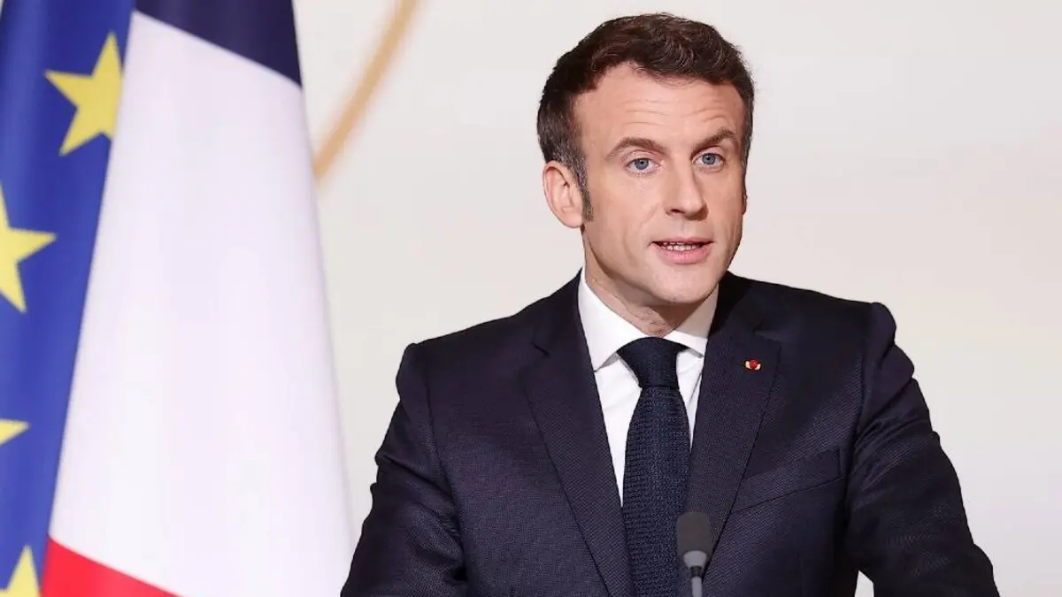 ماكرون يحذر من عواقب صراع إيران ويرفض الإقرار بالعمليات العسكرية للاحتلال وأمريكا