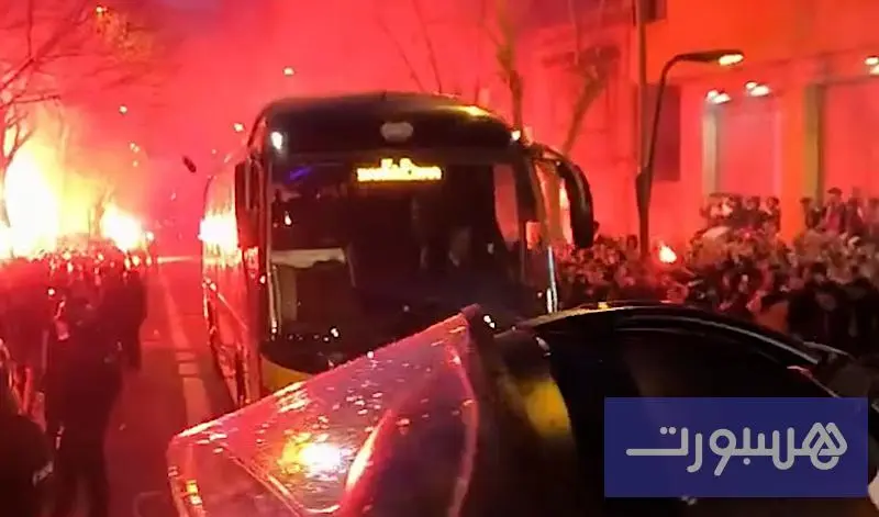 جماهير برشلونة تحطم زجاج حافلة أتلتيكو - هسبورت