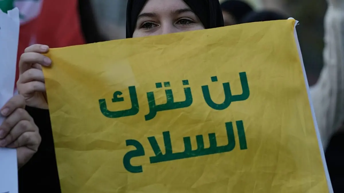 لبنان يحظر أنشطة حزب الله العسكرية.. ما مدى واقعية هذا القرار؟