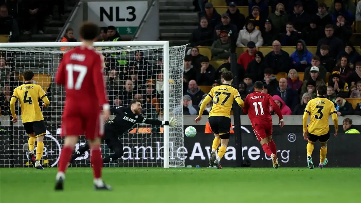 محمد صلاح يسجل وليفربول يتلقى خسارة قاتلة أمام ولفرهامبتون في الدوري الإنجليزي