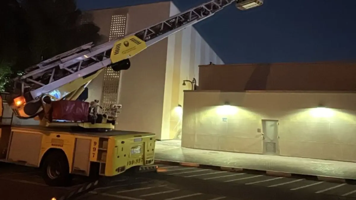 بالصور.. دبي تعلن إخماد حريق "محدود" بمحيط القنصلية الأمريكية جراء استهدافها بمسيرة