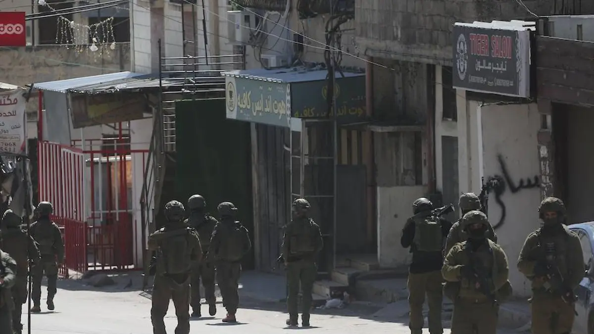 نابلس: إصابة شاب وطفل برصاص الاحتلال مع استمرار العدوان على مخيم عسكر