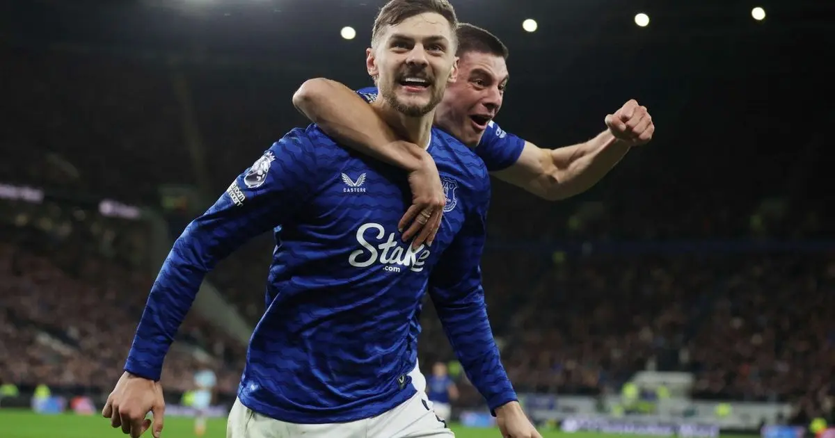 إيفرتون يواصل تعافيه وسندرلاند ينتصر خارج ملعبه بالدوري الإنجليزي