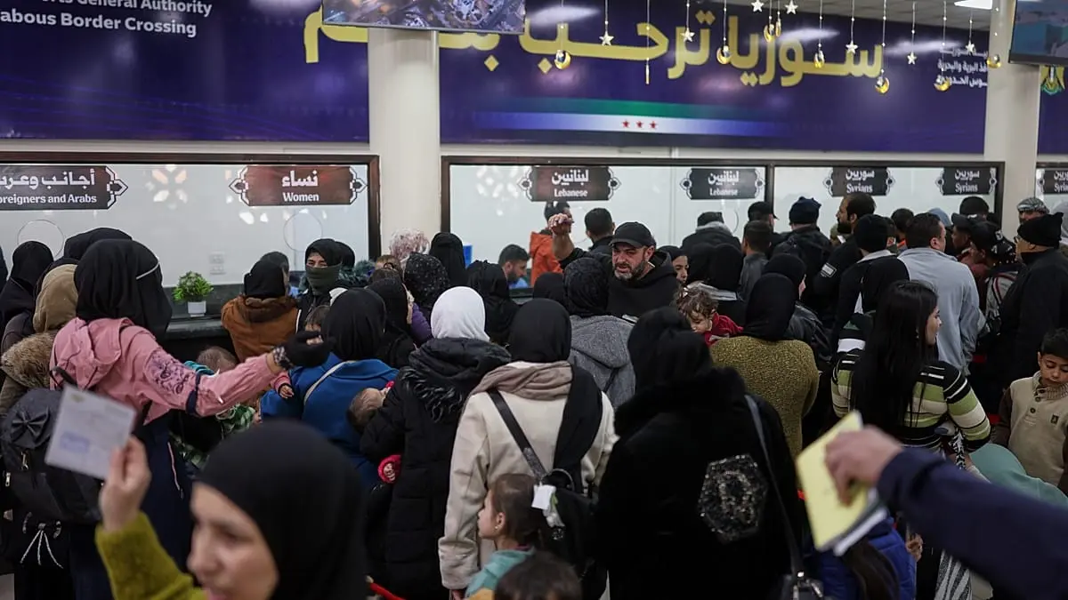 استنفار غير مسبوق لاستقبال آلاف السوريين الفارين من القصف في لبنان