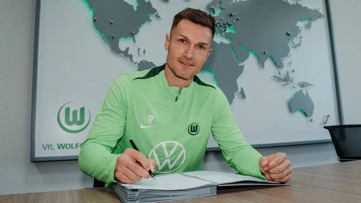 فولفسبورغ يجدد عقد حارسه بافاو حتى 2027