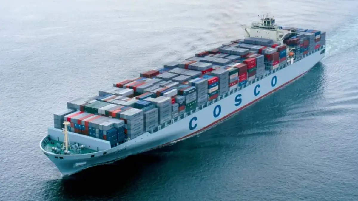 "كوسكو" الصينية تعلق حجوزات الشحن إلى الشرق الأوسط.. وتخوفات من تعطل سلاسل التوريد