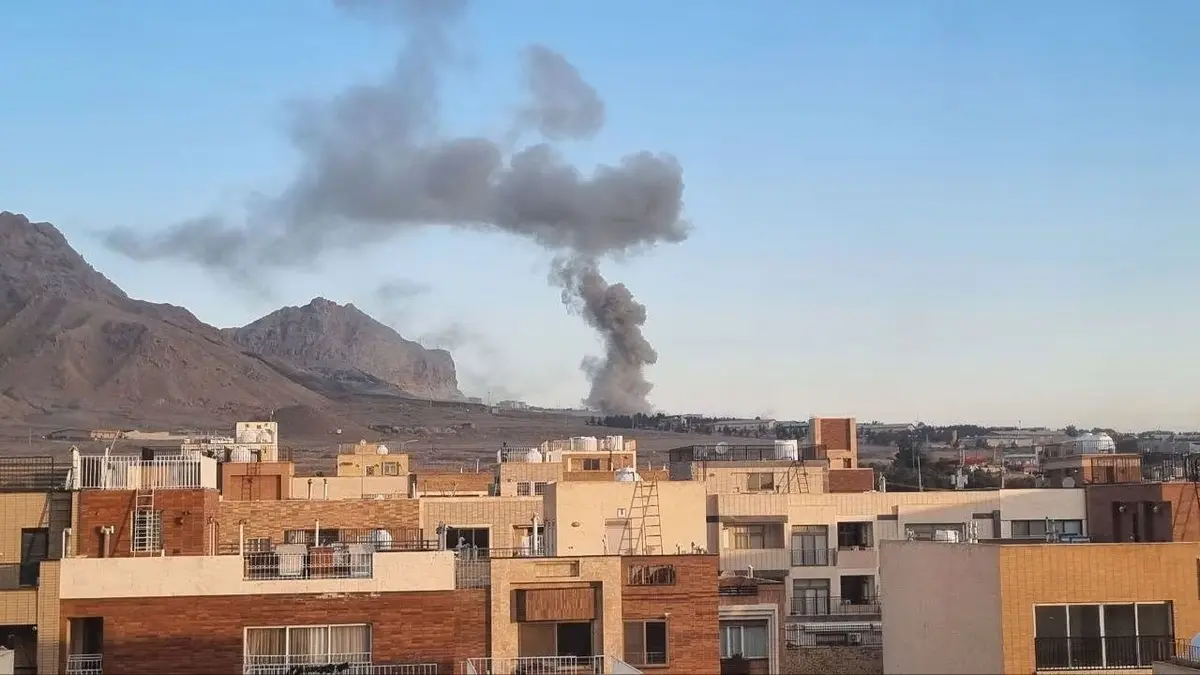 أين بإيران؟.. صورة تحققت CNN من موقعها الجغرافي تُظهر عمودًا من الدخان