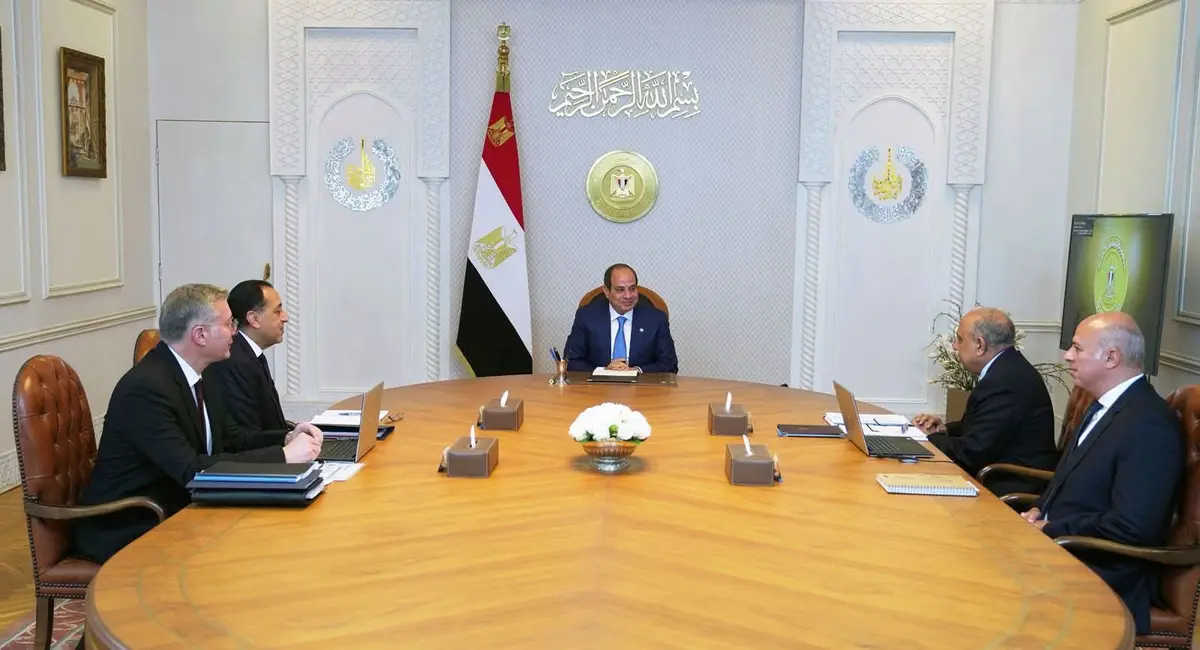 الرئيس السيسي يتابع خطة تأمين الكهرباء.. وإدخال 2500 ميجاوات طاقة متجددة قبل الصيف