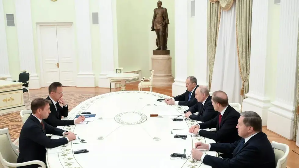 بوتين يشيد بجهود وزير خارجية هنغاريا للحفاظ على العلاقات