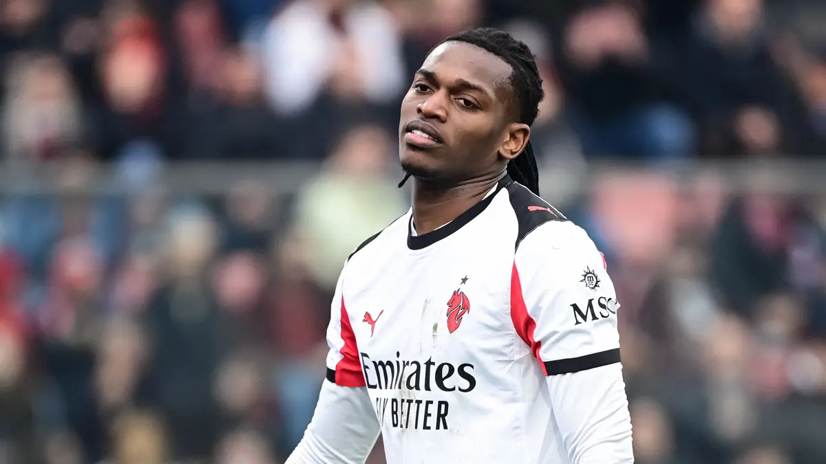 ميلان يبدأ مفاوضات تجديد عقد لياو