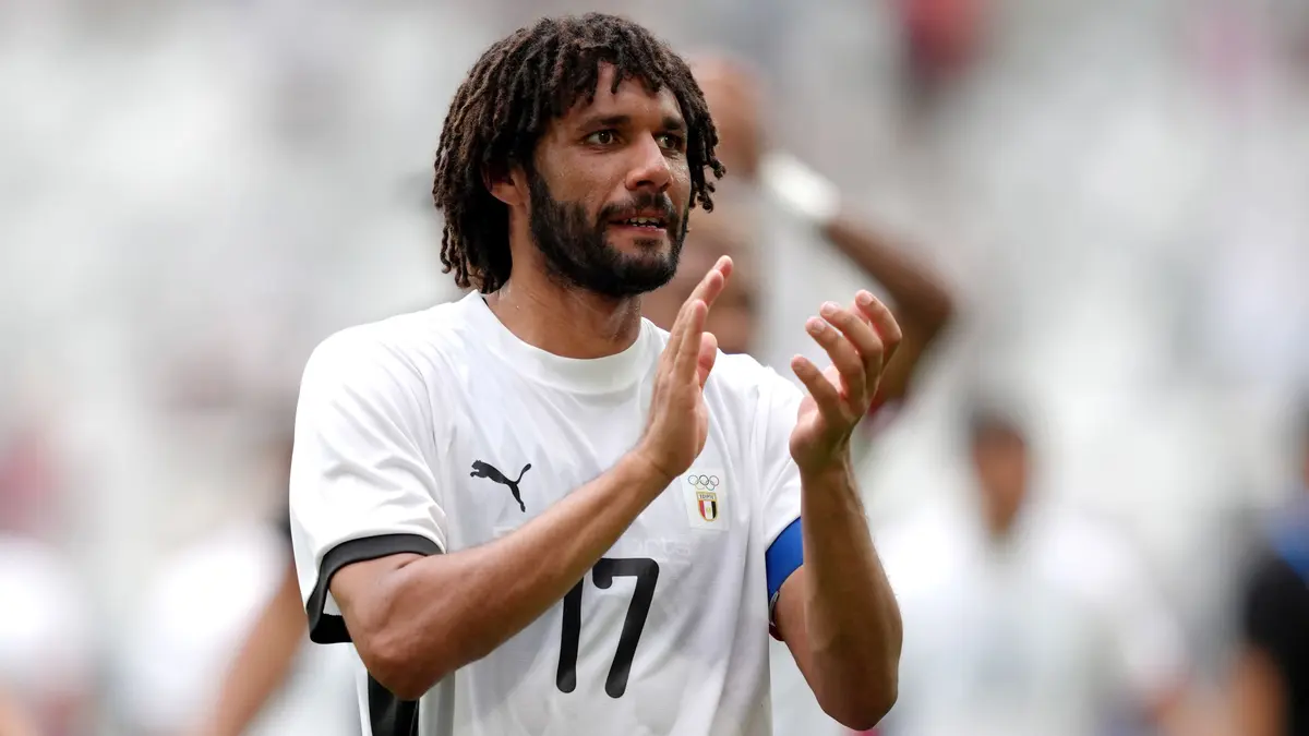 محمد النني يوضح حقيقة طلاقه من زوجته المغربية