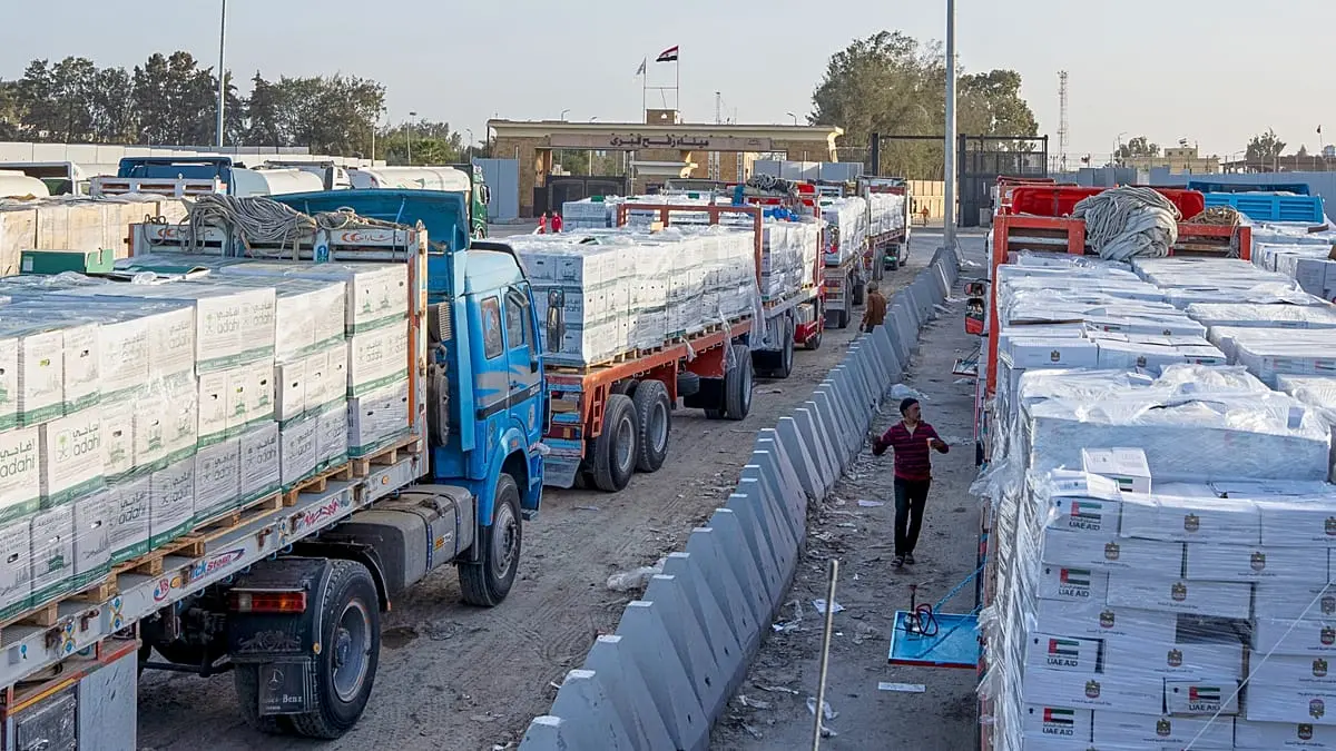 16 شاحنة فقط تدخل غزة عبر كرم أبو سالم رغم إعلان مرور مئة من رفح