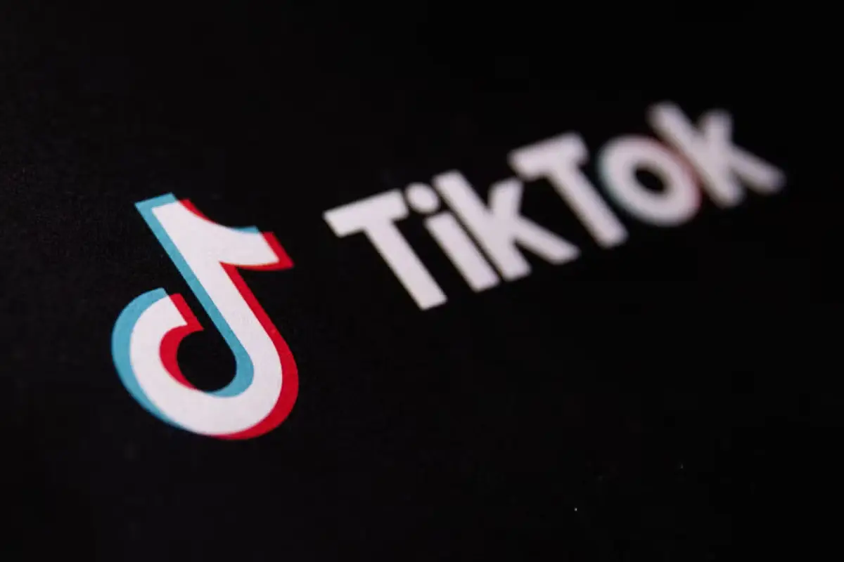 هل تجعل المستخدمين أقل أمانا؟.. "TikTok" يثير الجدل بسبب خاصية التشفير "E2EE"