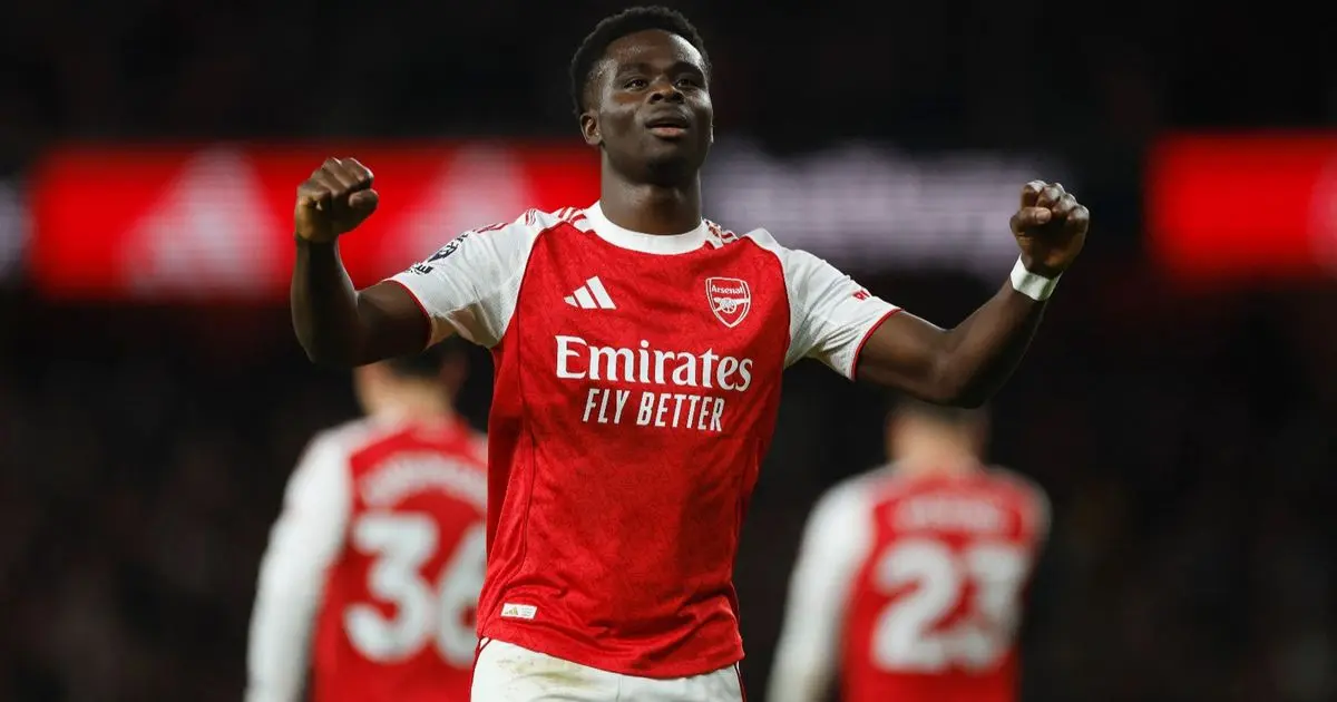 ساكا يقود أرسنال أمام برايتون ويحتفل بمباراته رقم 300