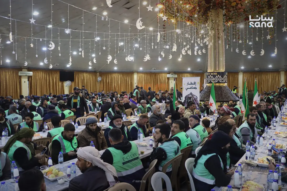 الشركة السورية للبترول تقيم مأدبة إفطار جماعي في مدينة إدلب لنحو ألفي عامل نظافة