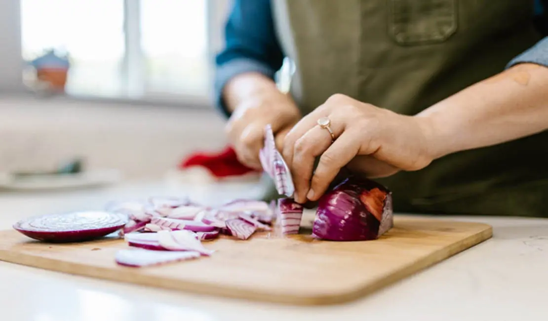 باحثون يابانيون يطورون نوعاً من البصل لا يسبب الدموع