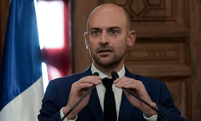 فرنسا تعلن اعتراض مسيّرات إيرانية استهدفت الإمارات