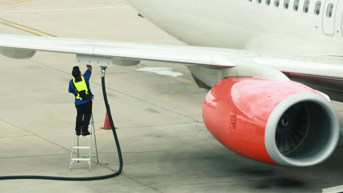 قفزة في أسعار وقود الطائرات مع تعطل صادرات الشرق الأوسط