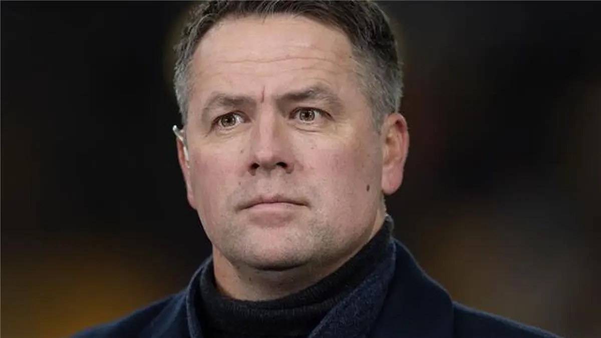 أوين منتقدًا لاعب ليفربول: يلعب بتوتر كبير.. والفريق يعاني في مركز الظهير