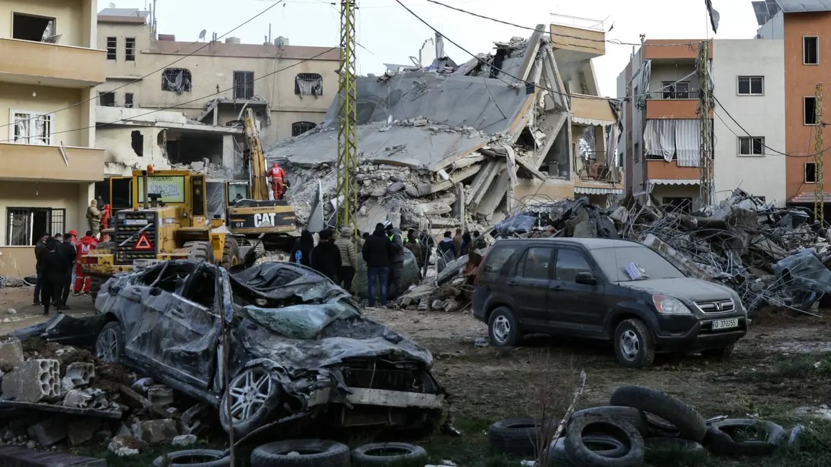 مراسلة "رؤيا" في لبنان: وقوع إصابات جراء غارات عنيفة للاحتلال على صور والبقاع