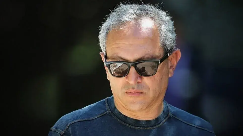 «أديداس» ترشح ناصف ساويرس رئيساً جديداً للشركة