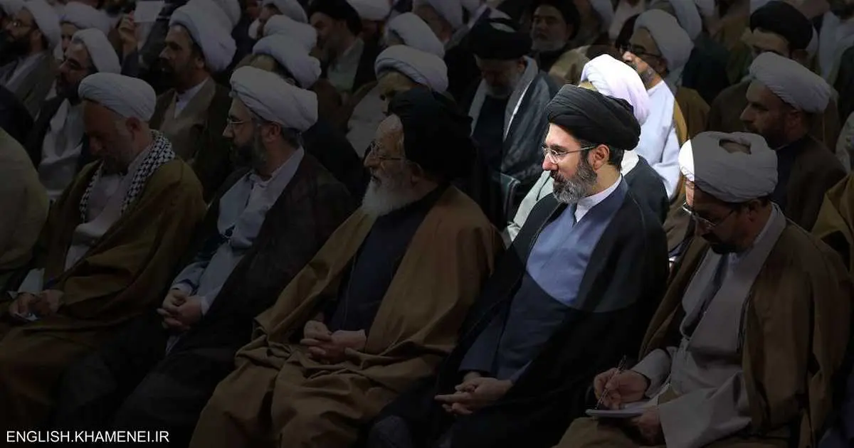 نجاة مجتبي خامنئي من الغارة التي قتلت والده