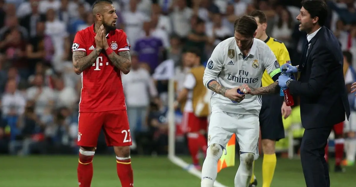 فيدال يهاجم ريال مدريد: سرقونا مرتين و"حكم الفيديو" جاء بسببهم