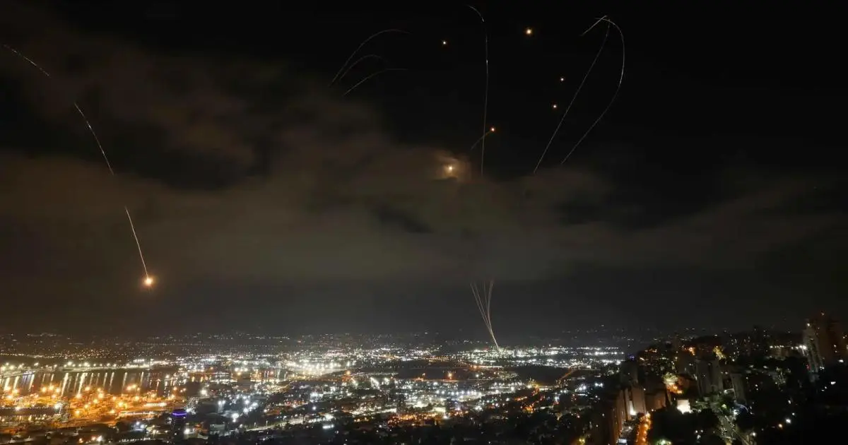 مقتل طفلة بالكويت إثر سقوط شظايا صاروخ على منزلها