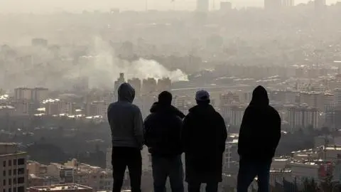 لاريجاني: "ترامب جرّ الشعب الأمريكي إلى حرب غير عادلة مع إيران" ، ووزير الدفاع الأمريكي يقول: "نحقق انتصاراً حاسماً وسيطرة كاملة على الأجواء الإيرانية" - BBC News عربي