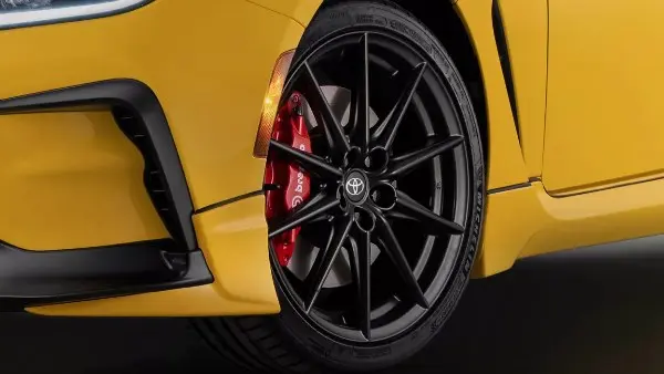 أول إطارات سيارات مصنوعة لتتبع السائقين.. تحذير