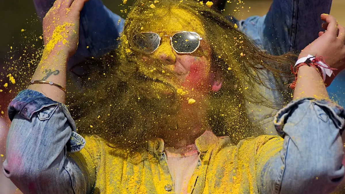 فيديو. الهند: هولي يملأ البلاد بالألوان والحشود