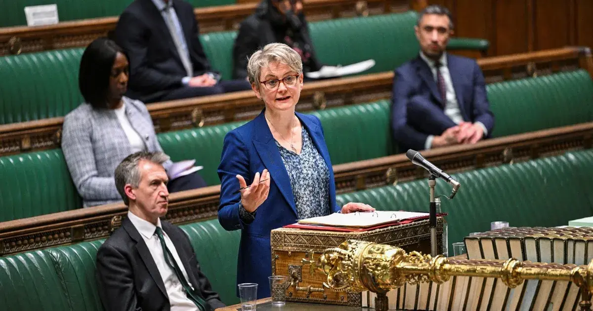 بريطانيا تستدعي سفير إيران احتجاجاً على جر الشرق الأوسط إلى صراع أوسع