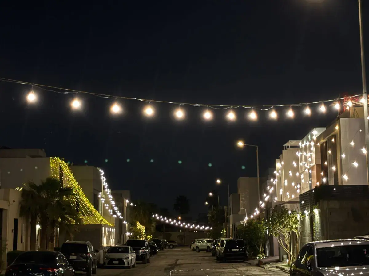 شرفات الرياض تتلألأ بالأنوار