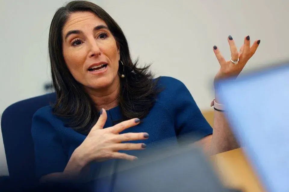 رئيسة «فيدرالي كليفلاند» تدعو للتمهل: الوقت مبكر لتقييم آثار الحرب