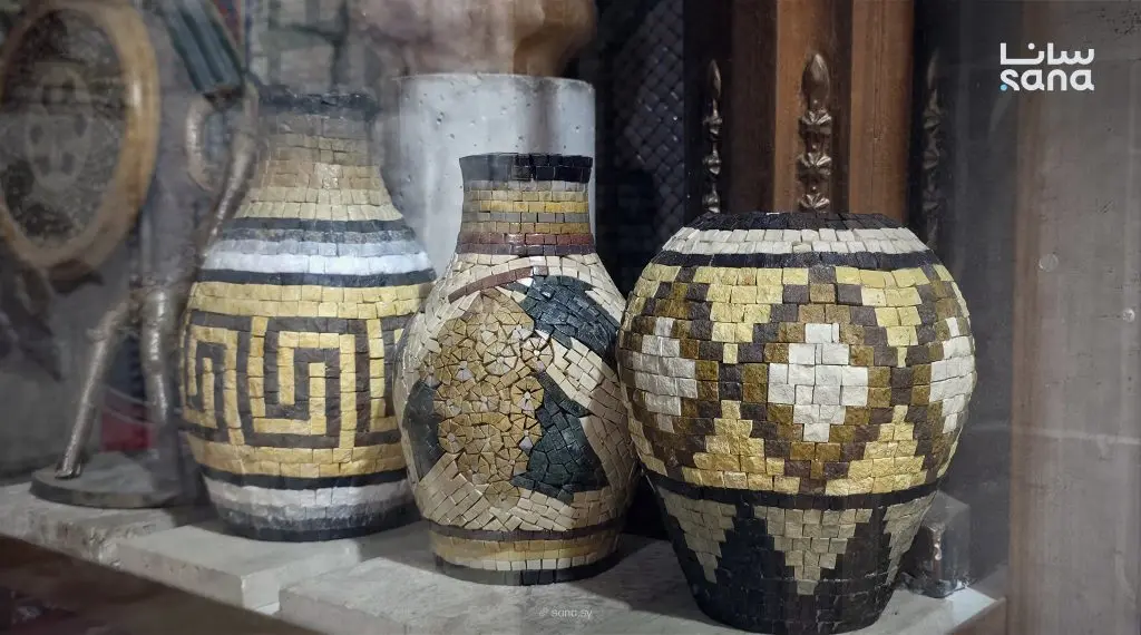 الحرف اليدوية في خان رستم باشا بحماة تراث أصيل ومصدر دخل للعاملين فيه