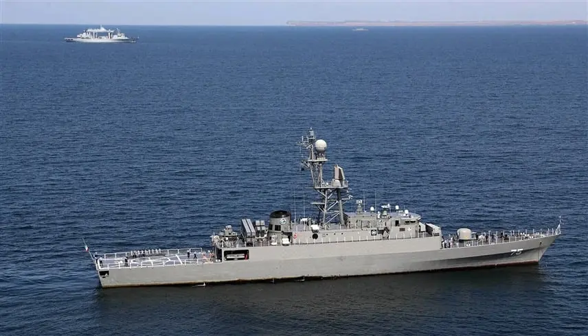 البحرية الأمريكية تُغرق فرقاطة إيرانية في المحيط الهندي - موقع 24