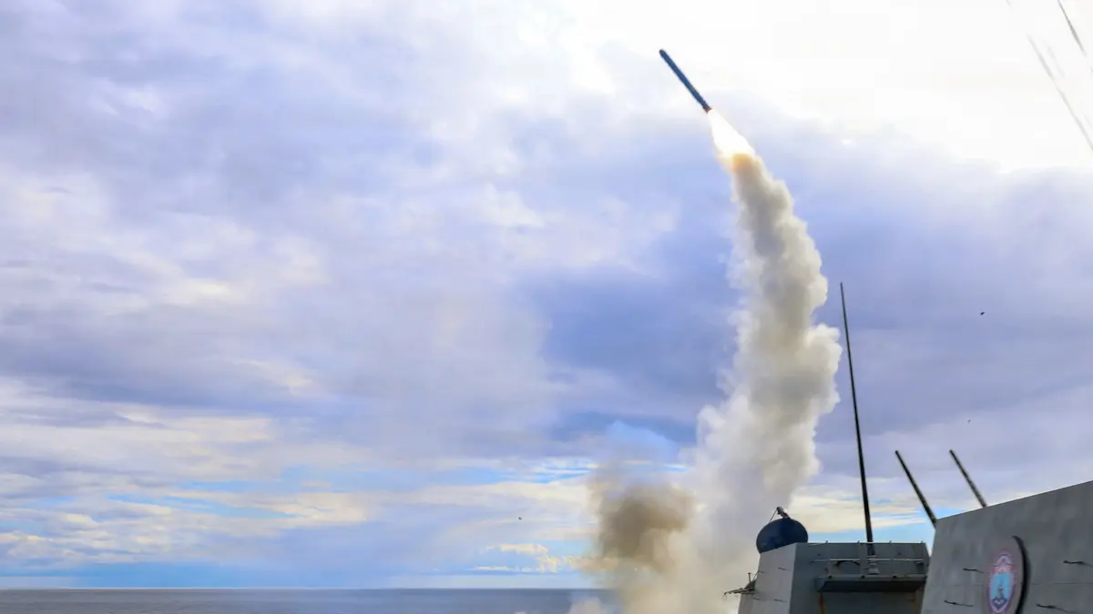 مصدران: مدمرة أمريكية اعترضت الصاروخ الإيراني الذي كان متجها نحو تركيا