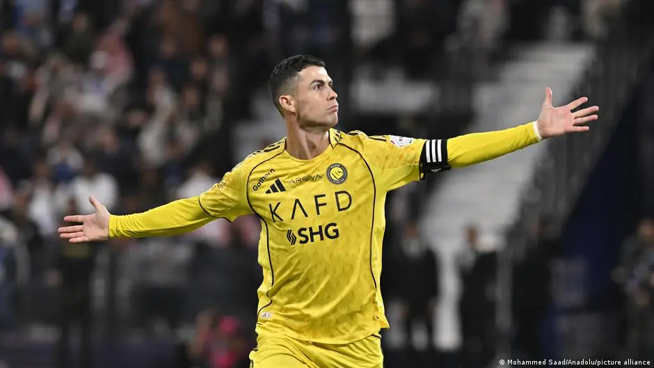 رونالدو يرد بطريقته على مزاعم "مغادرته" السعودية