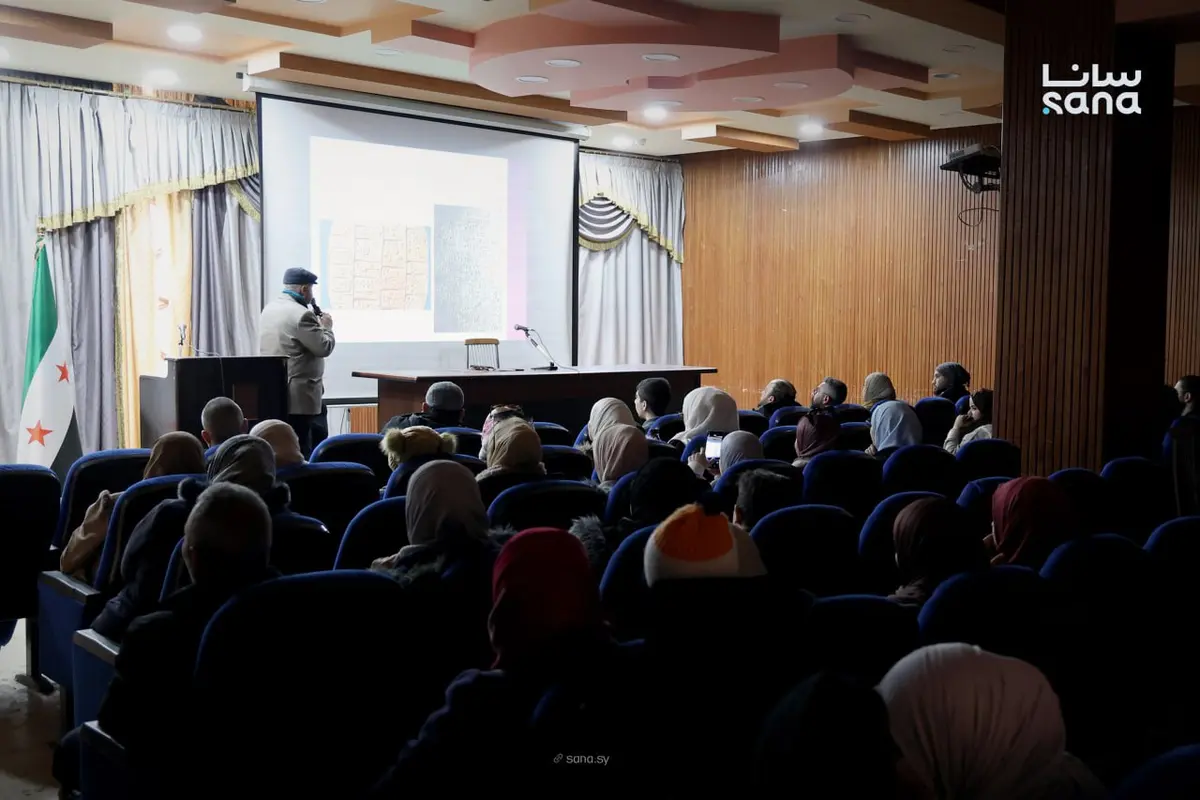 محاضرة في حماة بعنوان "حكاية الخط العربي" ضمن فعاليات أسبوع الخط العربي والرسم والفن التشكيل