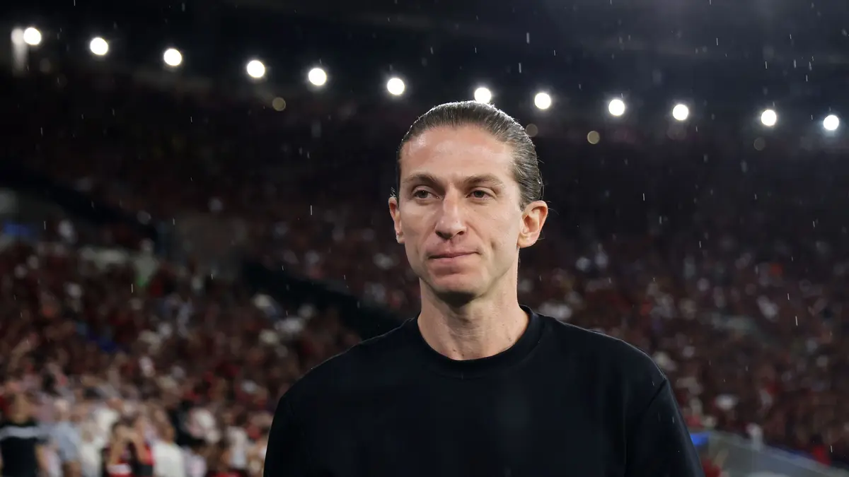 خيانة وراء الكواليس.. مفاوضات سرية وراء إقالة فيليبي لويس من فلامنجو