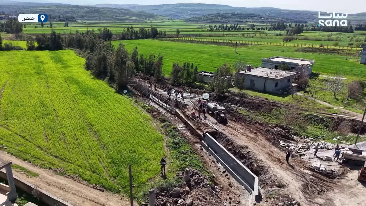 استمرار أعمال تأهيل قناتي الحسنة والشبرونية في ريف حمص الغربي